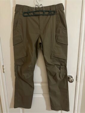 Under Armour Olive Green Cargo Pants with Utility Pockets